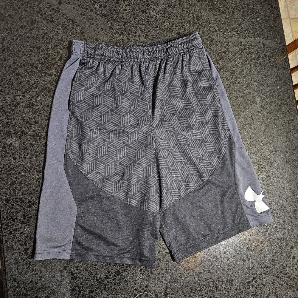 Under Armour Heatgear Basketball Shorts Youth XL.
